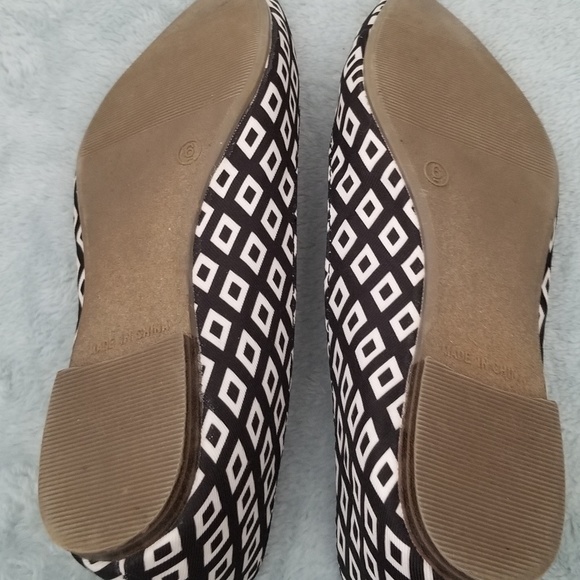 Black and White Flats - Picture 5 of 5